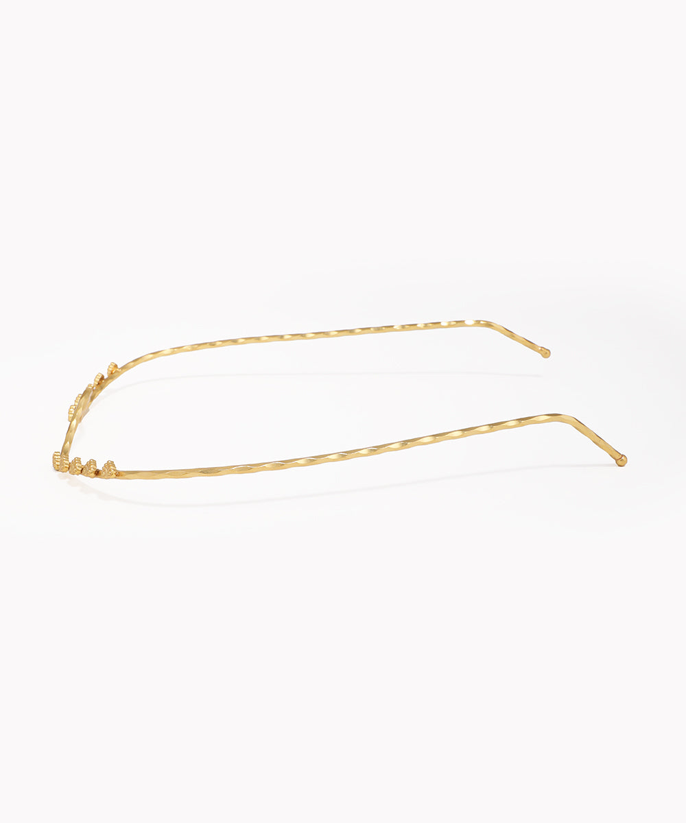 Artisan Textured V-Shape Facelet with Delicate Motifs | Stylika