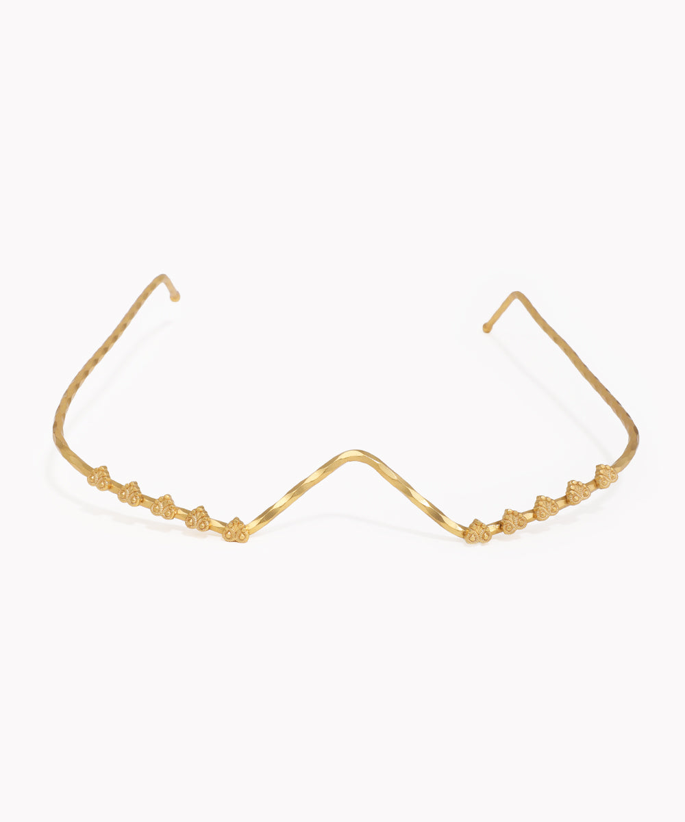 Artisan Textured V-Shape Facelet with Delicate Motifs | Stylika