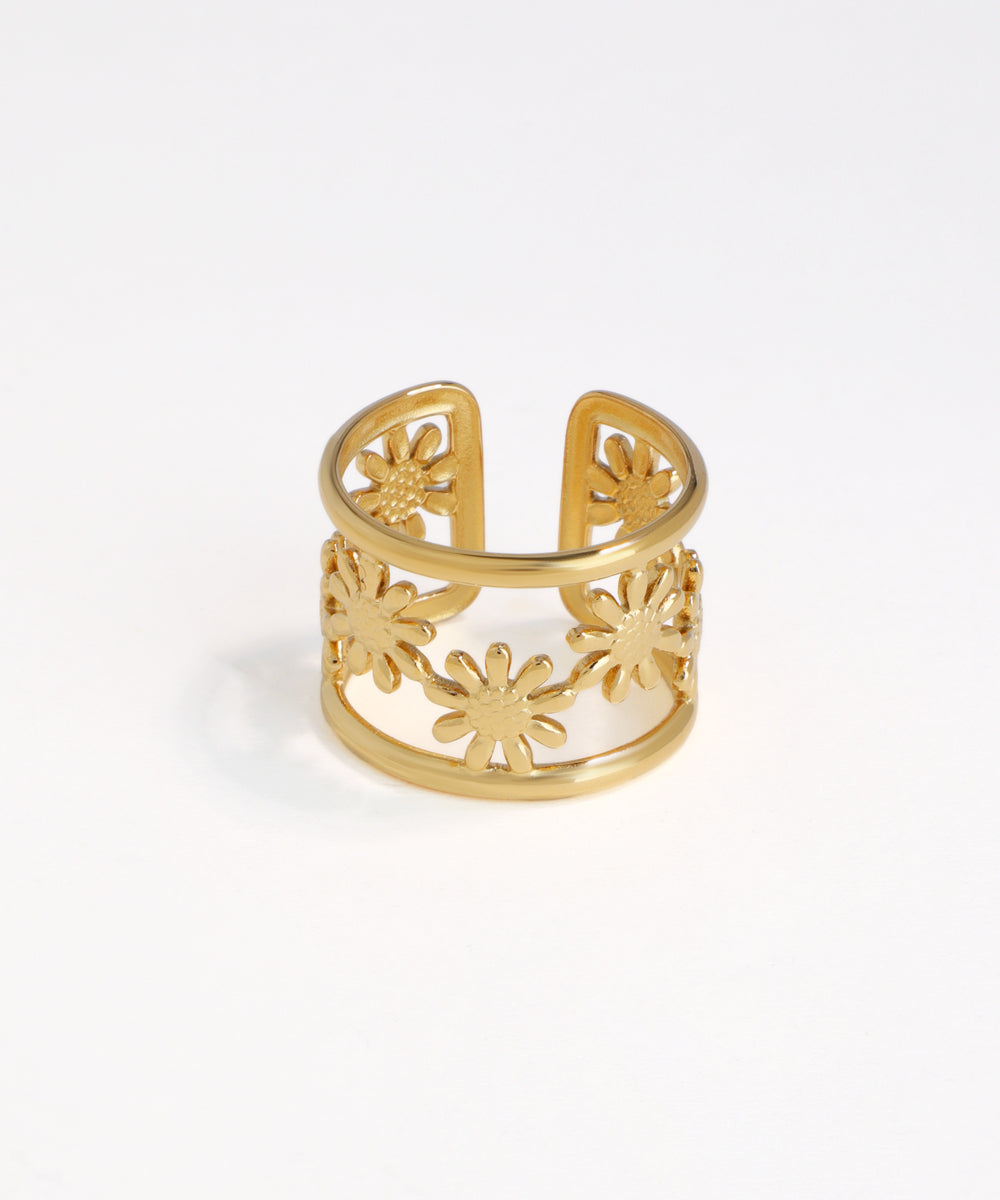 Floral Daisy Motif Statement Ring with Openwork Design | Stylika