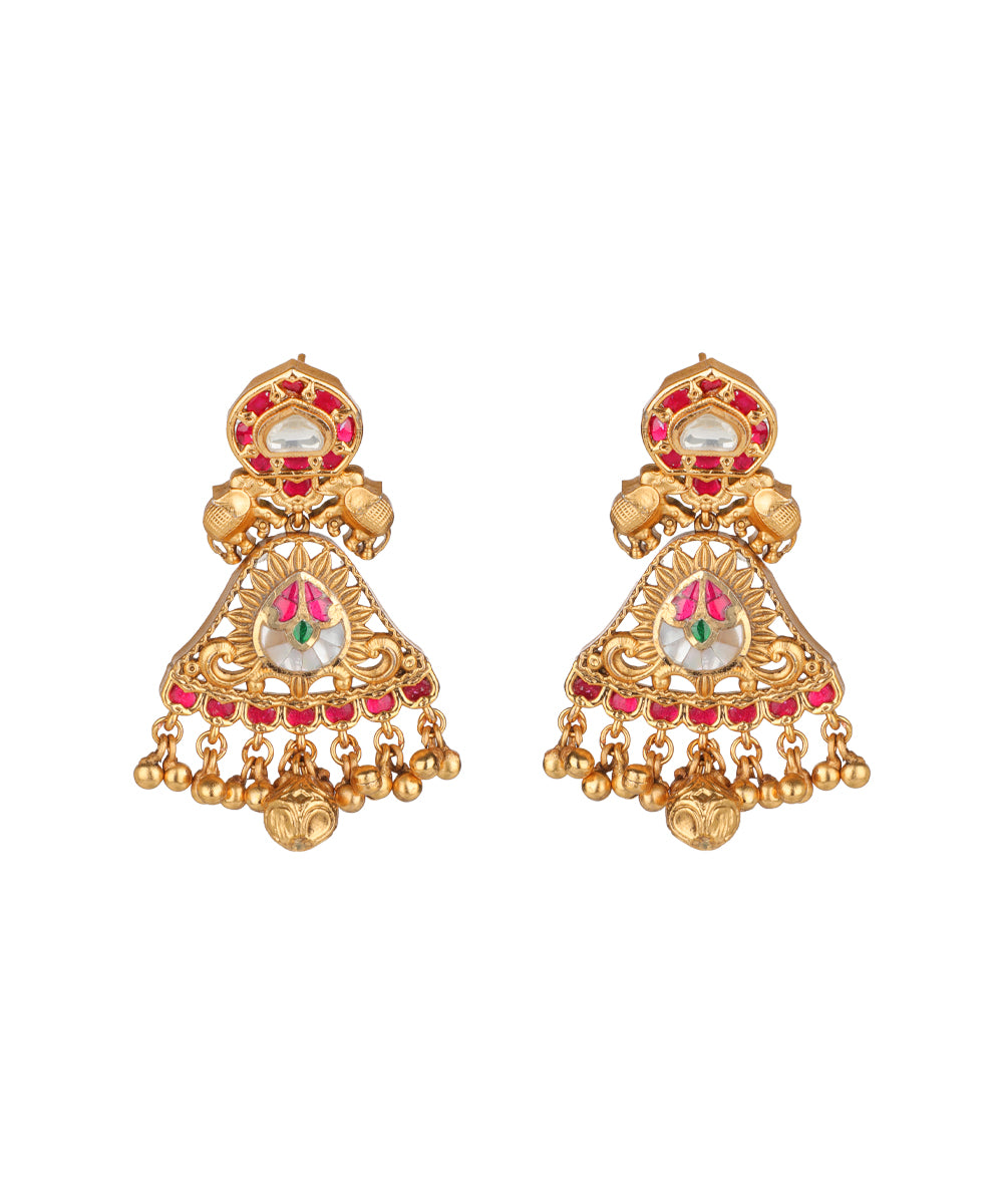 Traditional necklace set that pairs with ethnic silhouettes