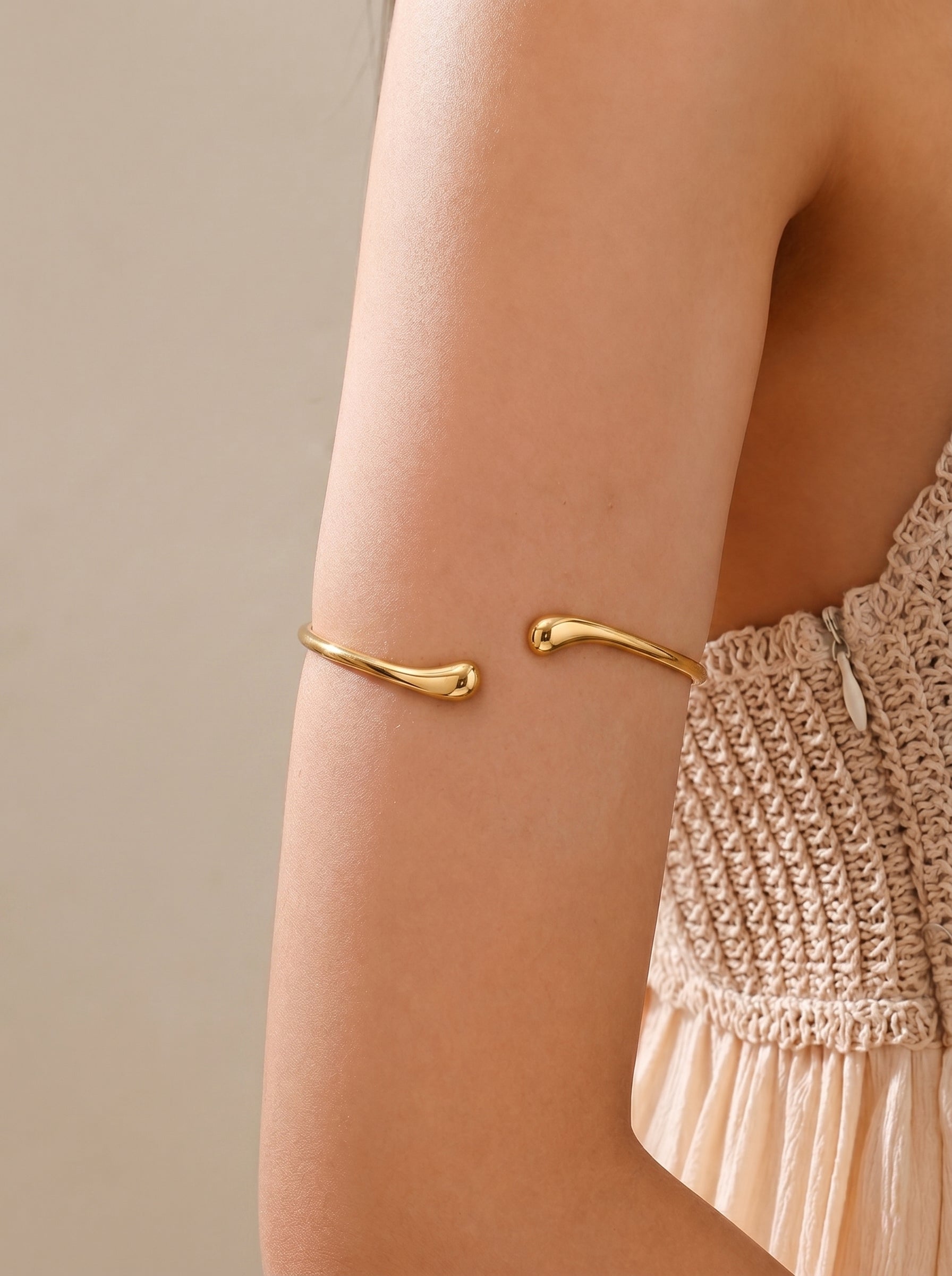 Sleek Open Band Arm Cuff | Stylika
