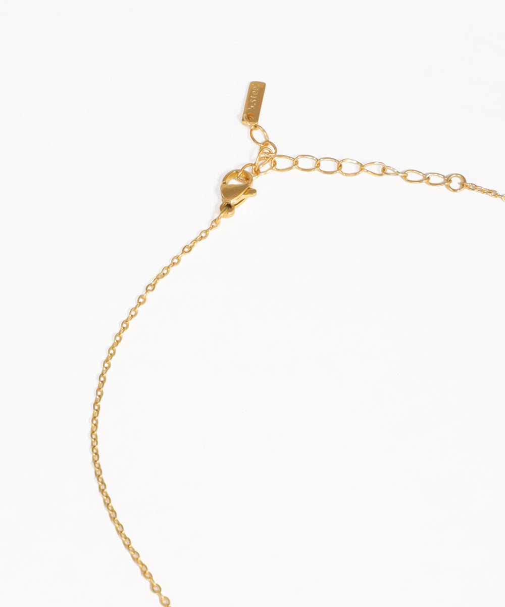 Gold necklace with graduated crystal drop pendants and delicate chain