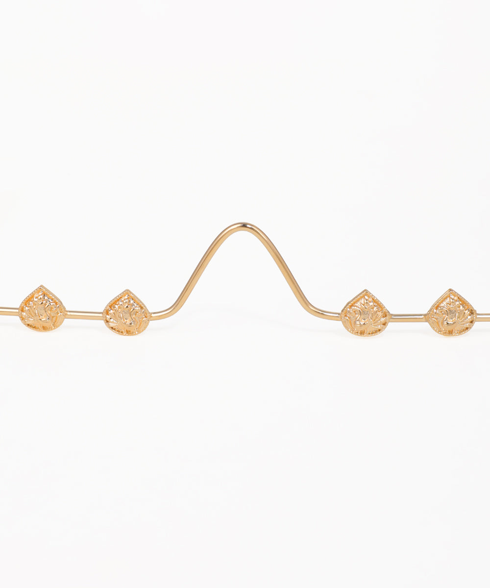Decorative gold facelet with openwork teardrop details and flowing lines