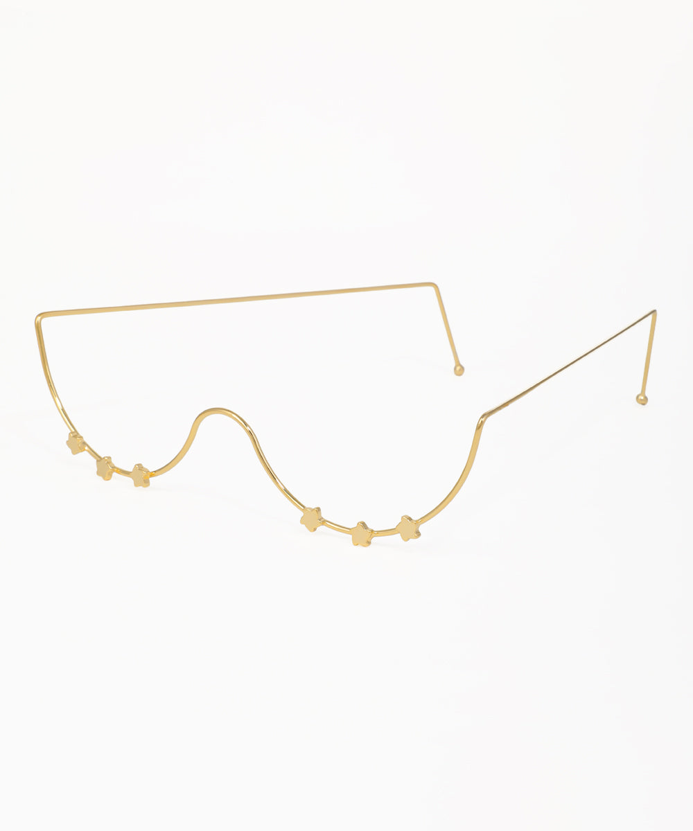 Fashion facelet with delicate star motifs and sleek gold wire construction