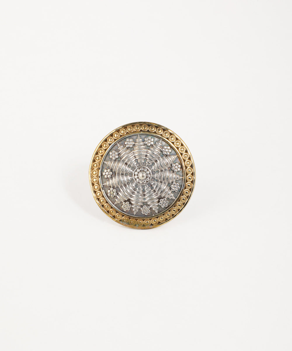 Dual tone oxidised ring with intricate circular pattern and gold-tone border