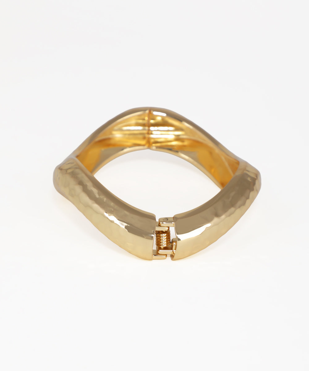 Modern Wavy Hammered Bangle Kada for Contemporary Style | Stylika