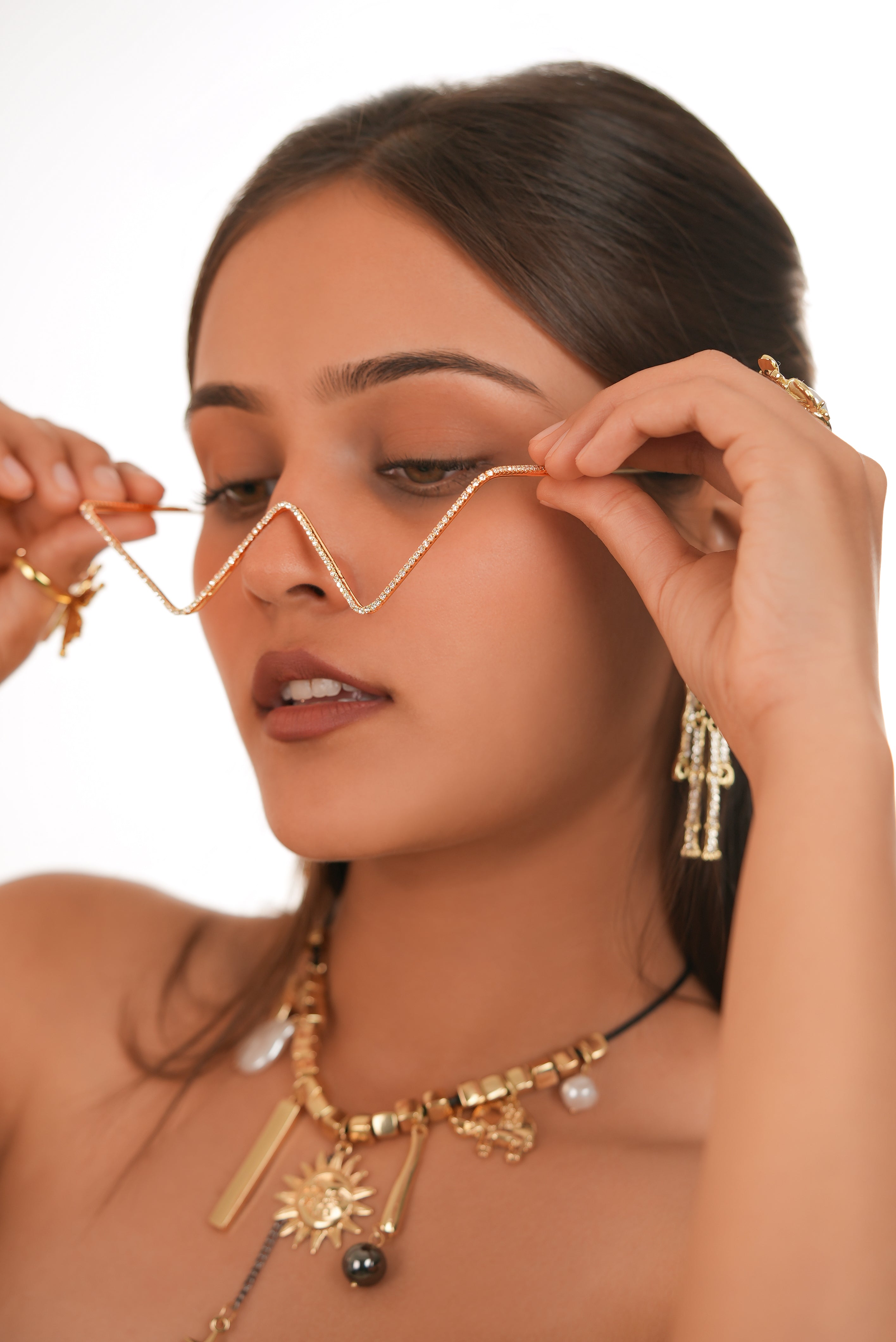 Geometric Wavy Facelet for a Bold Statement | Stylika