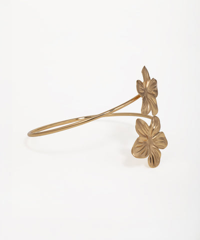 Gold-tone arm cuff featuring two blooming flower motifs