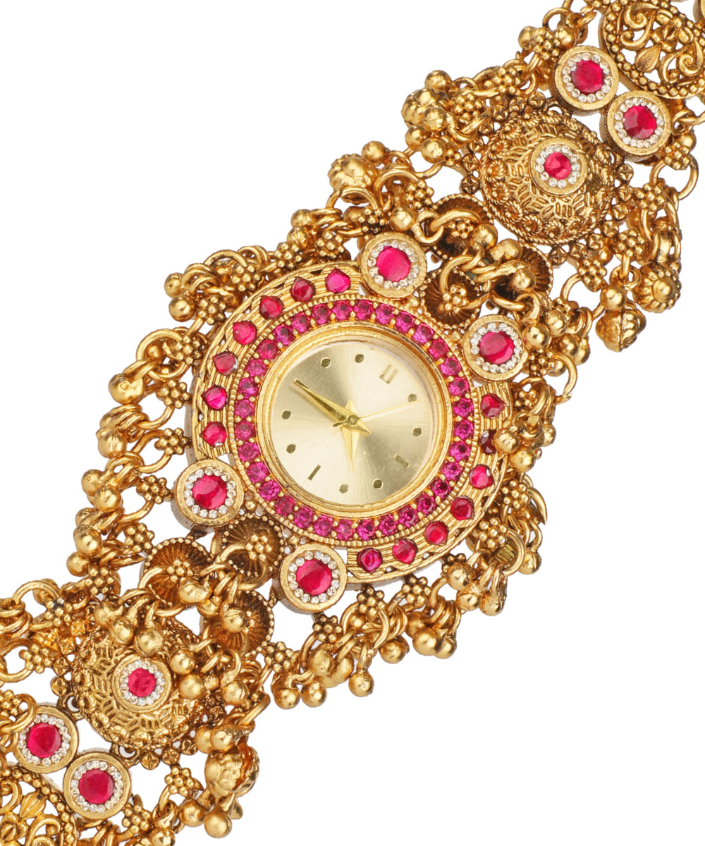 Wide-link heritage bracelet watch with a structural design