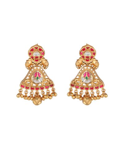 Traditional necklace set that pairs with ethnic silhouettes