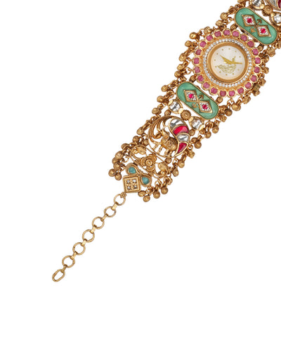 Bracelet watch for pairing with traditional ensembles