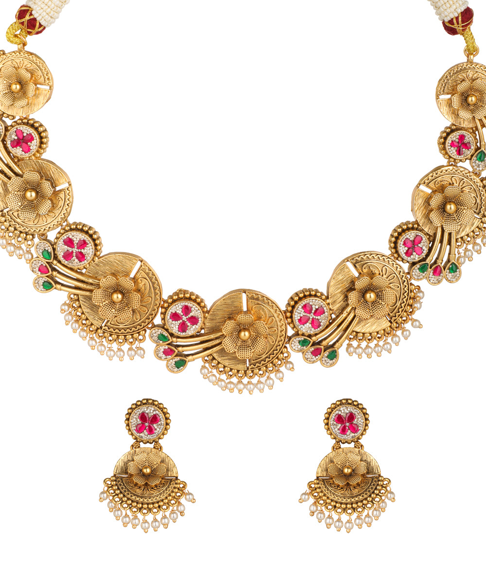 Traditional Necklace Set with rounded disc silhouettes