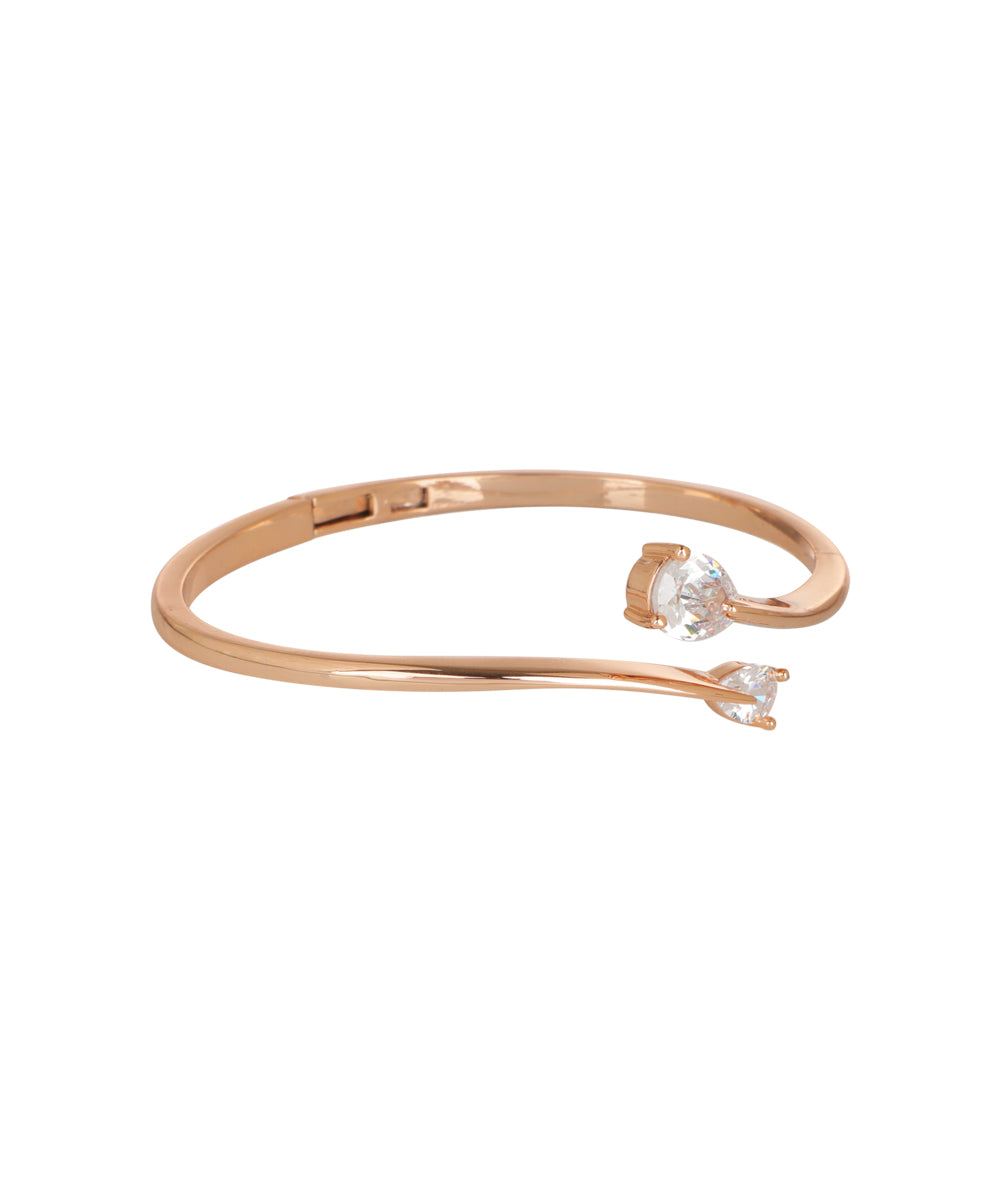 Minimalist Kada bracelet for everyday styling versatility