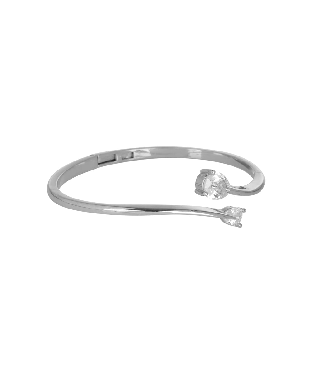 Minimalist Kada bracelet for everyday styling versatility