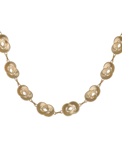 Waist chain featuring an elongated flexible link silhouette