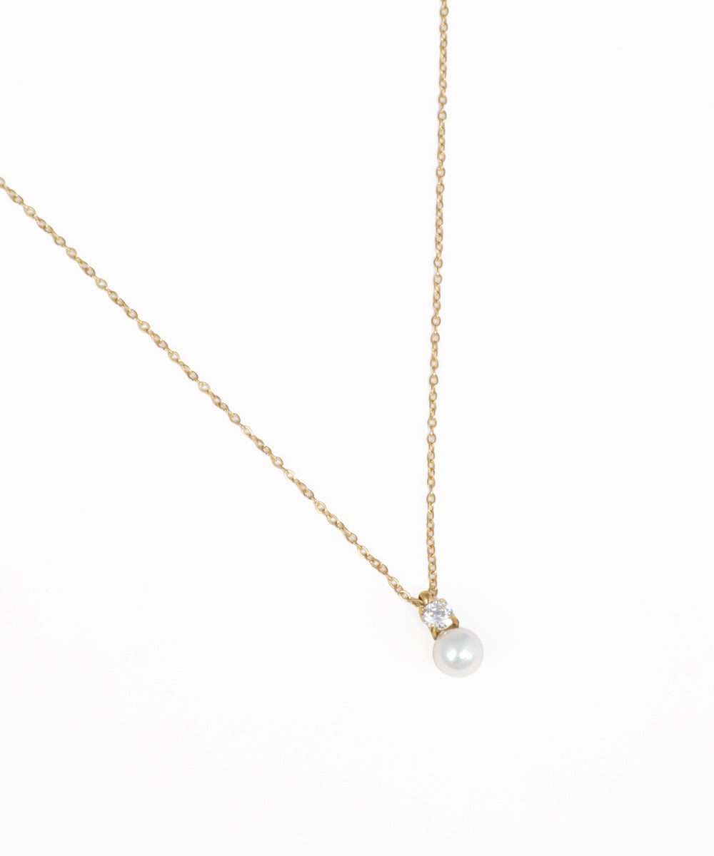 Minimal pearl and crystal pendant necklace with delicate gold-tone chain