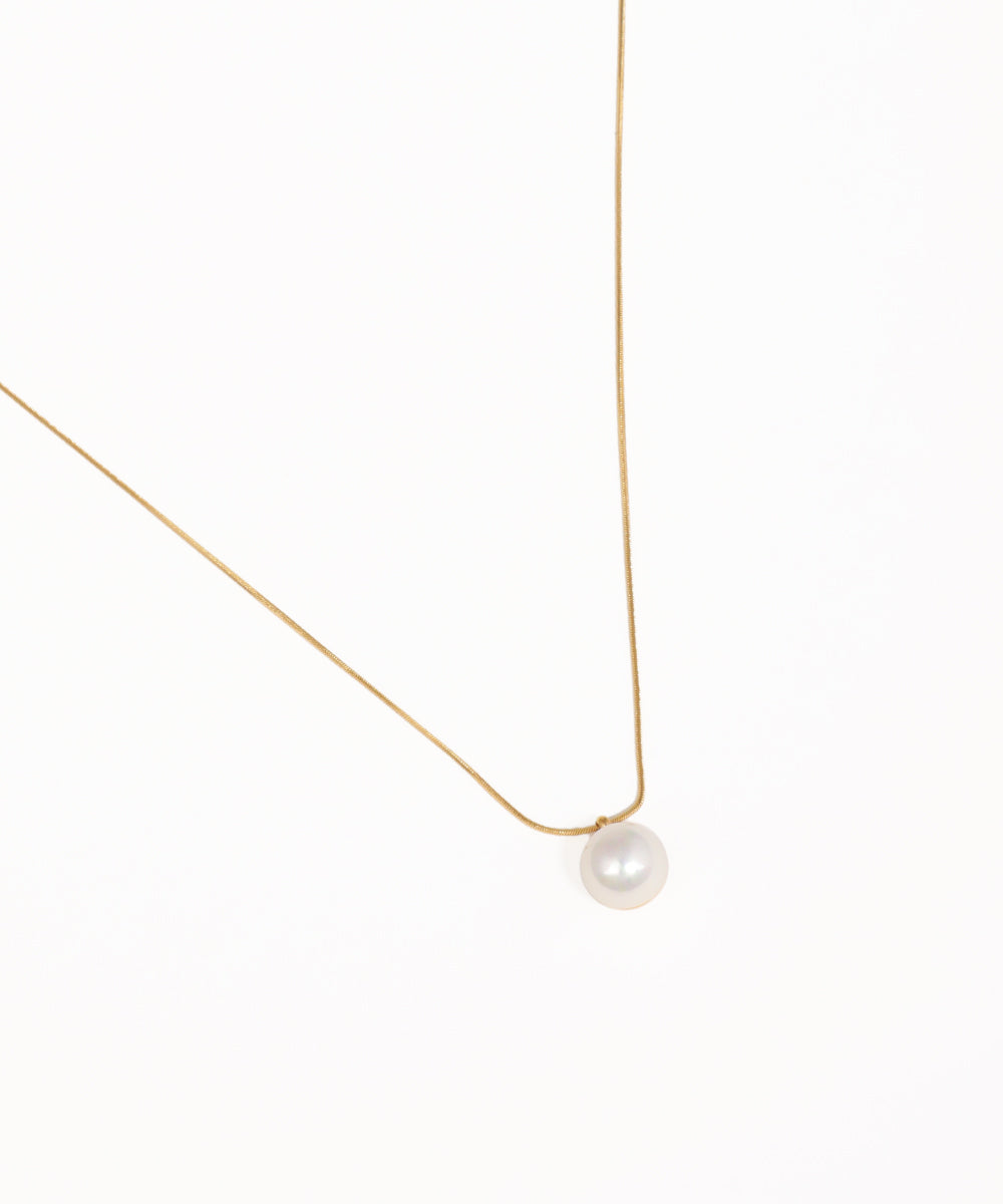 Fine chain necklace with lustrous round pearl drop pendant in gold finish