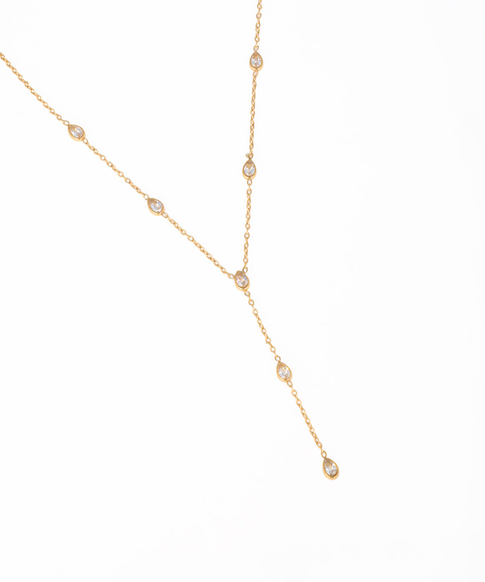 Delicate lariat necklace with sparkling crystal drops and gold-tone chain