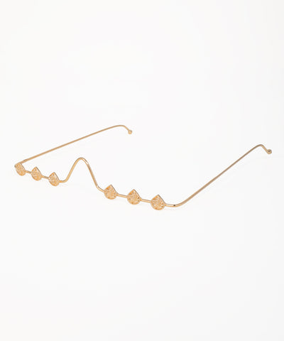 Ornate motif facelet with intricate teardrop details and curved silhouette