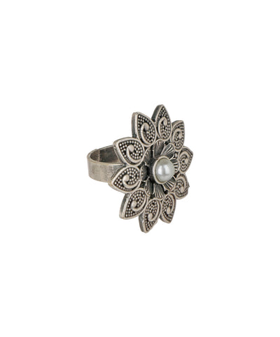 Paisley Petal Pearl Ring | Stylika