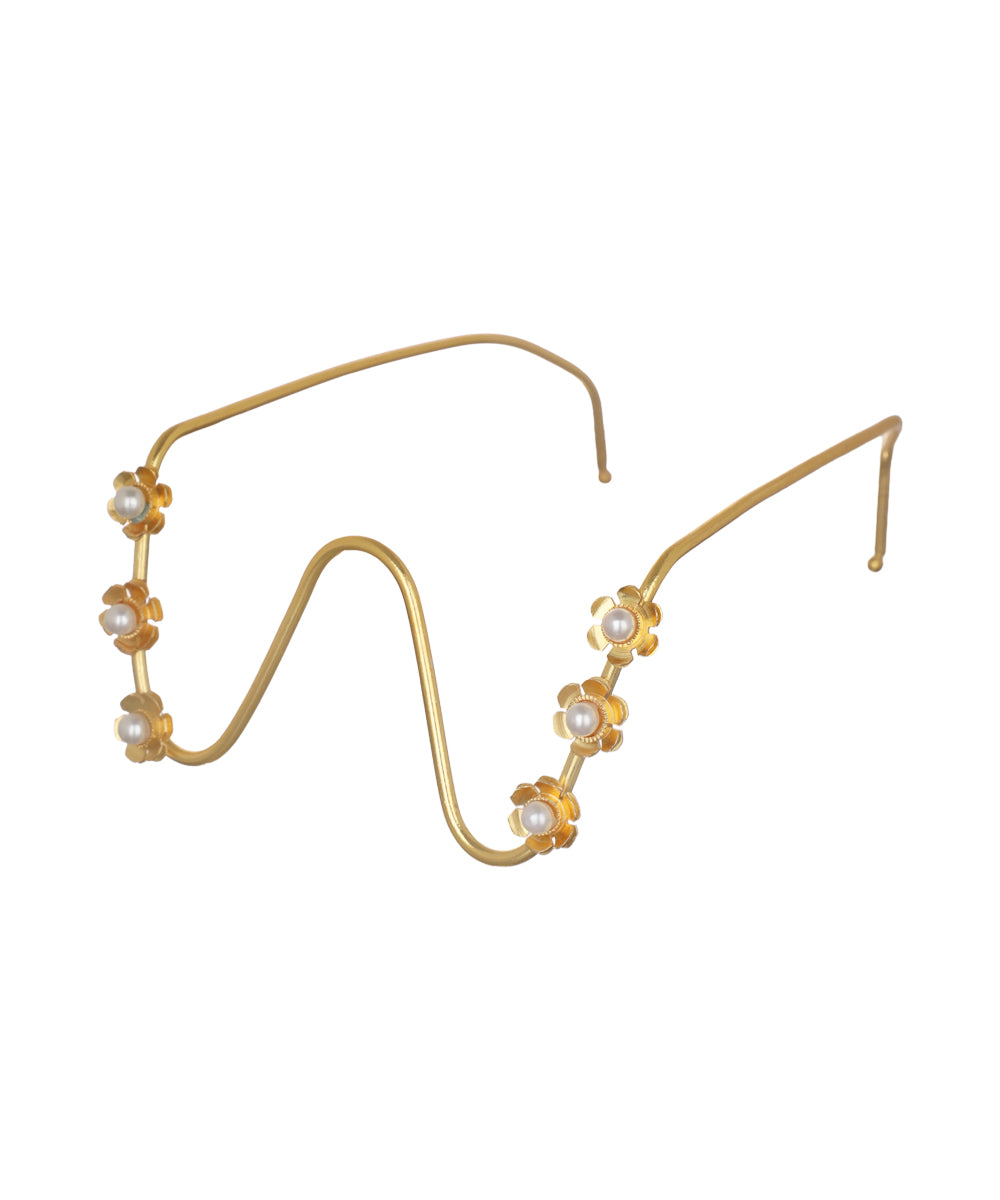 Gold-tone facelet with wavy frame and faux pearl flower accents