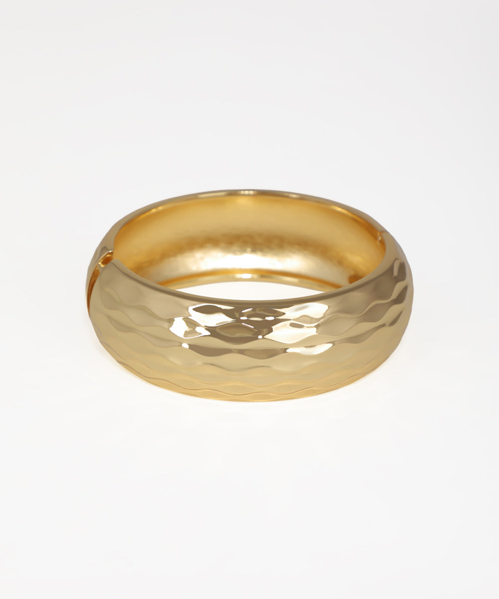 Gold-tone bangle kada with hammered wave pattern