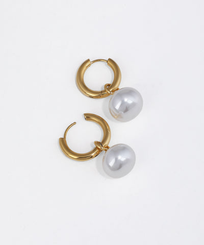 Gold-tone chunky hoop earring with a large irregular faux pearl drop
