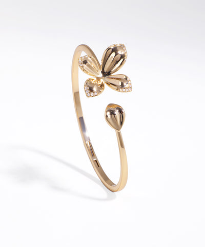 Artistic Sculpted Floral Bangle – Modern Gold-Tone Fashion Jewellery
