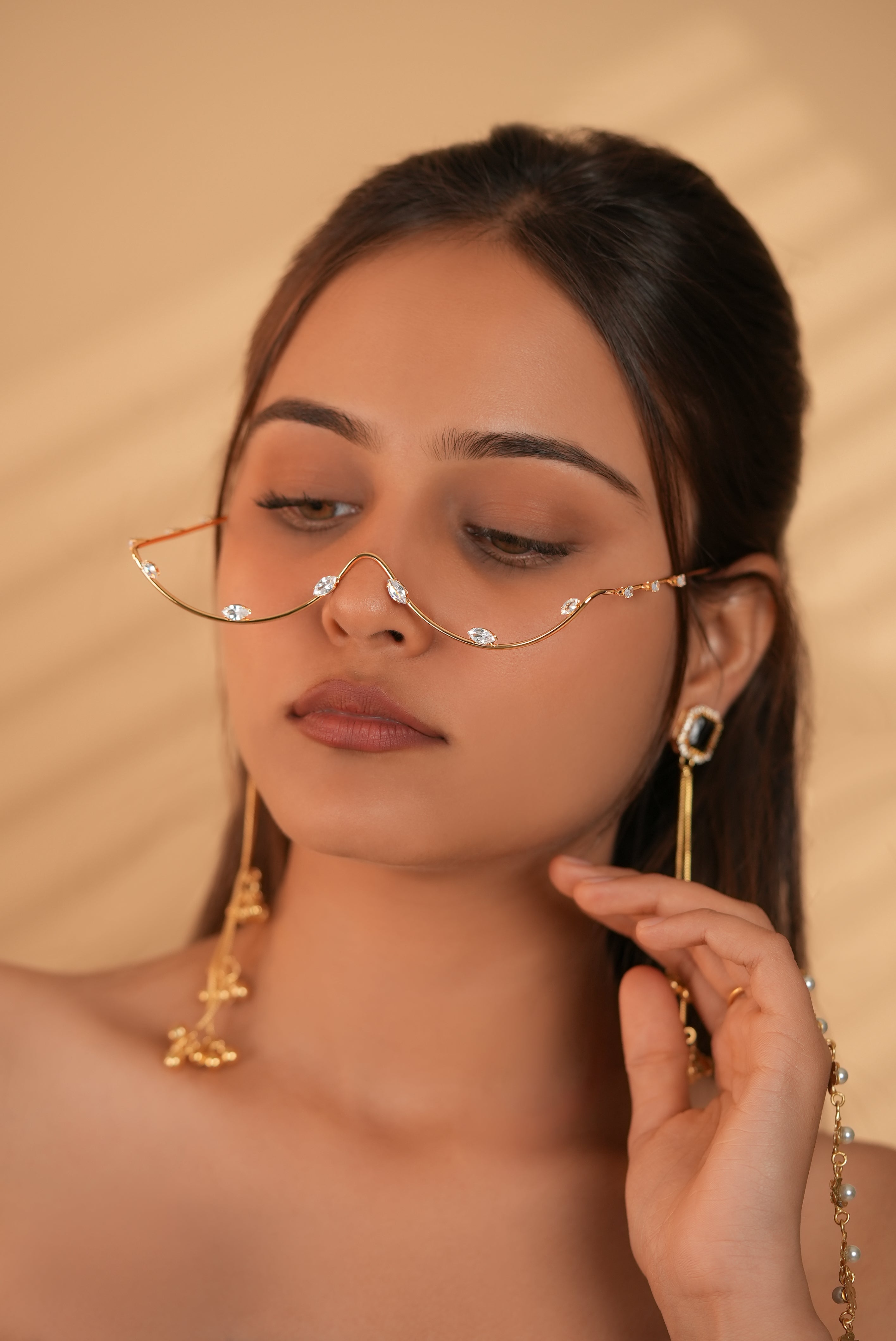 Wavy Delicate Facelet with Stone Accents | Stylika