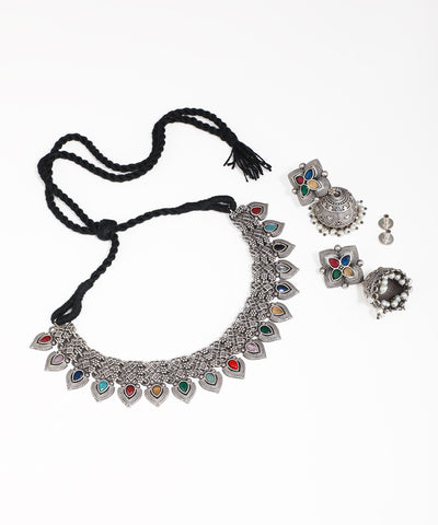 Oxidised silver-tone necklace set with multicolor glass stones and faux pearls