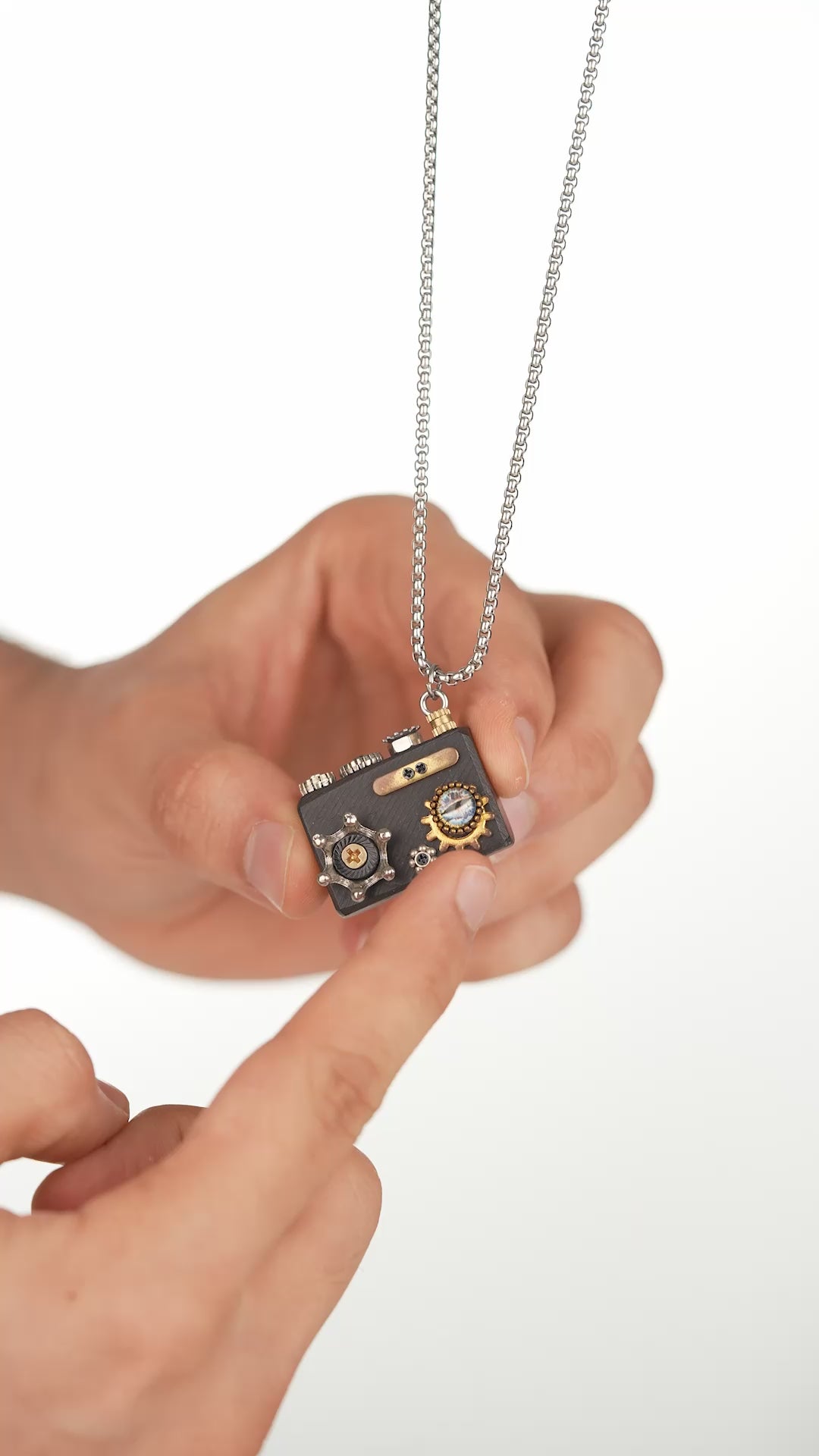 Load video: Robot Camera Pendant Necklace | Stylika